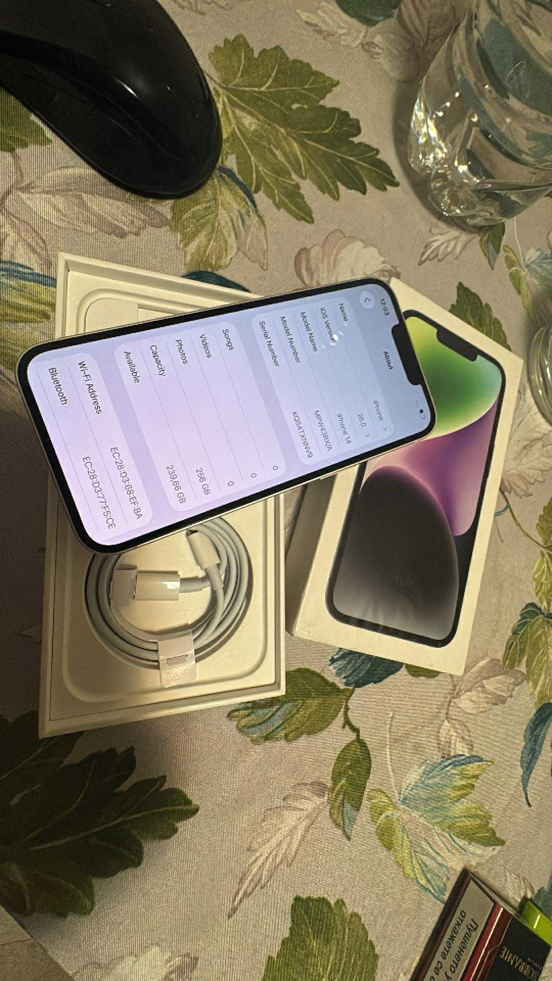 iPhone 14 Бял  256 gb