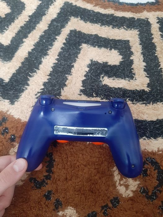 Vând jocuri,ps4 și ps3 și un controller PS4