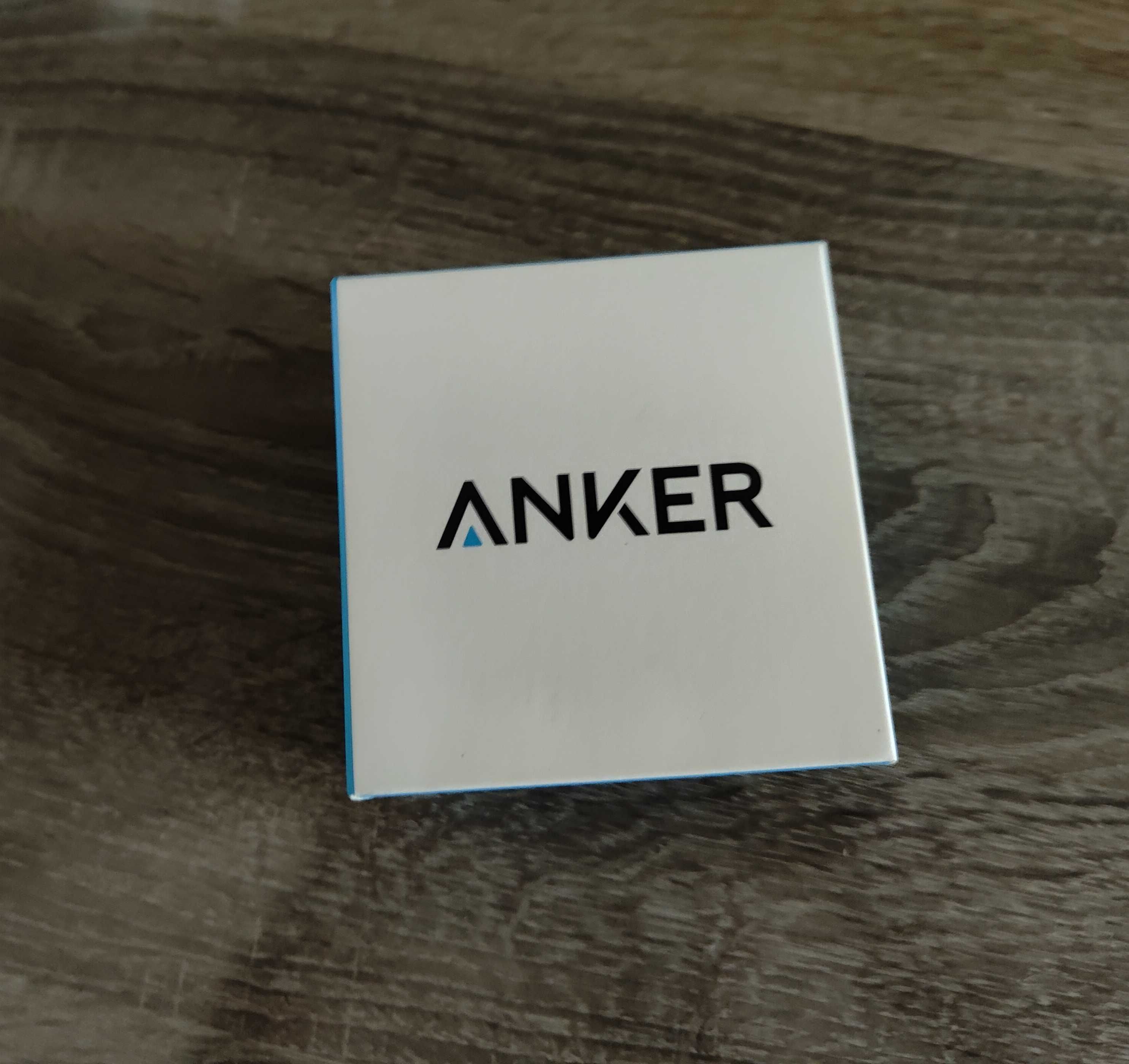 Портативная колонка Anker Soundcore mini.