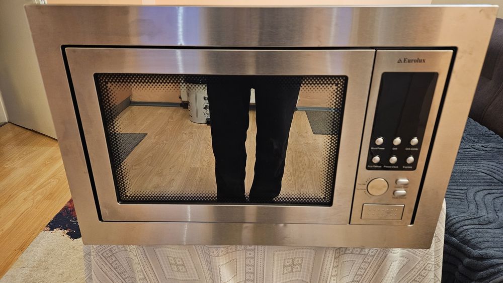 Иноксова микровълнова печка с грил за вграждане Eurolux