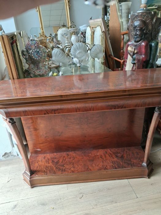 Дървена  конзола