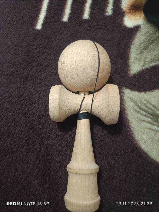 Vând kendama lemn