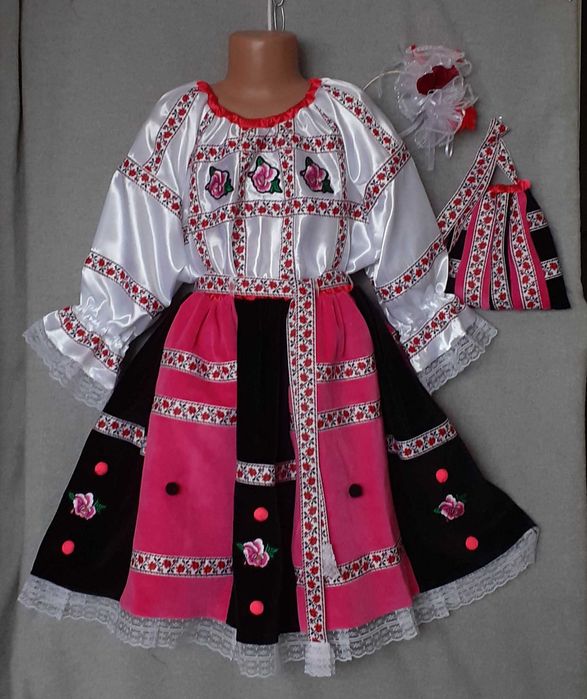 Costum popular pentru copii marimea 8 (8-9-10-11 ani) 185 lei