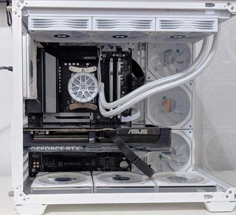 PC Ryzen 7 9800X3D RTX 5070 32GB DDR5 1TB NVMe