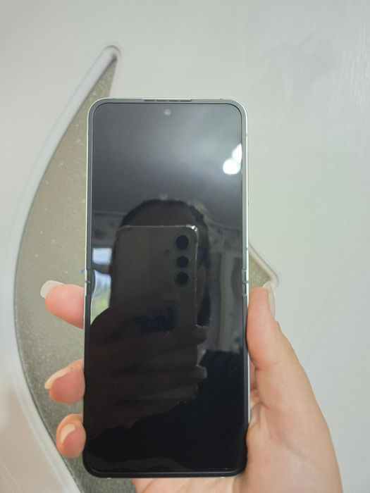 Samsung Galaxy Z Flip6 КАТО НОВ