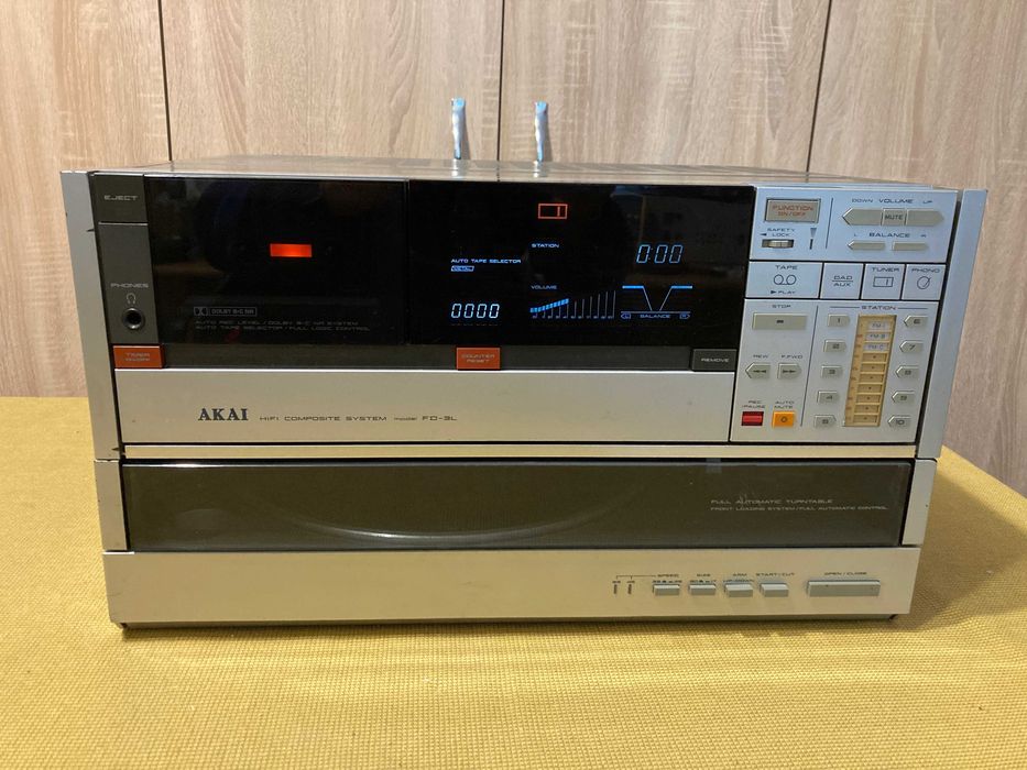 Combina cu pickup Akai FD-3L