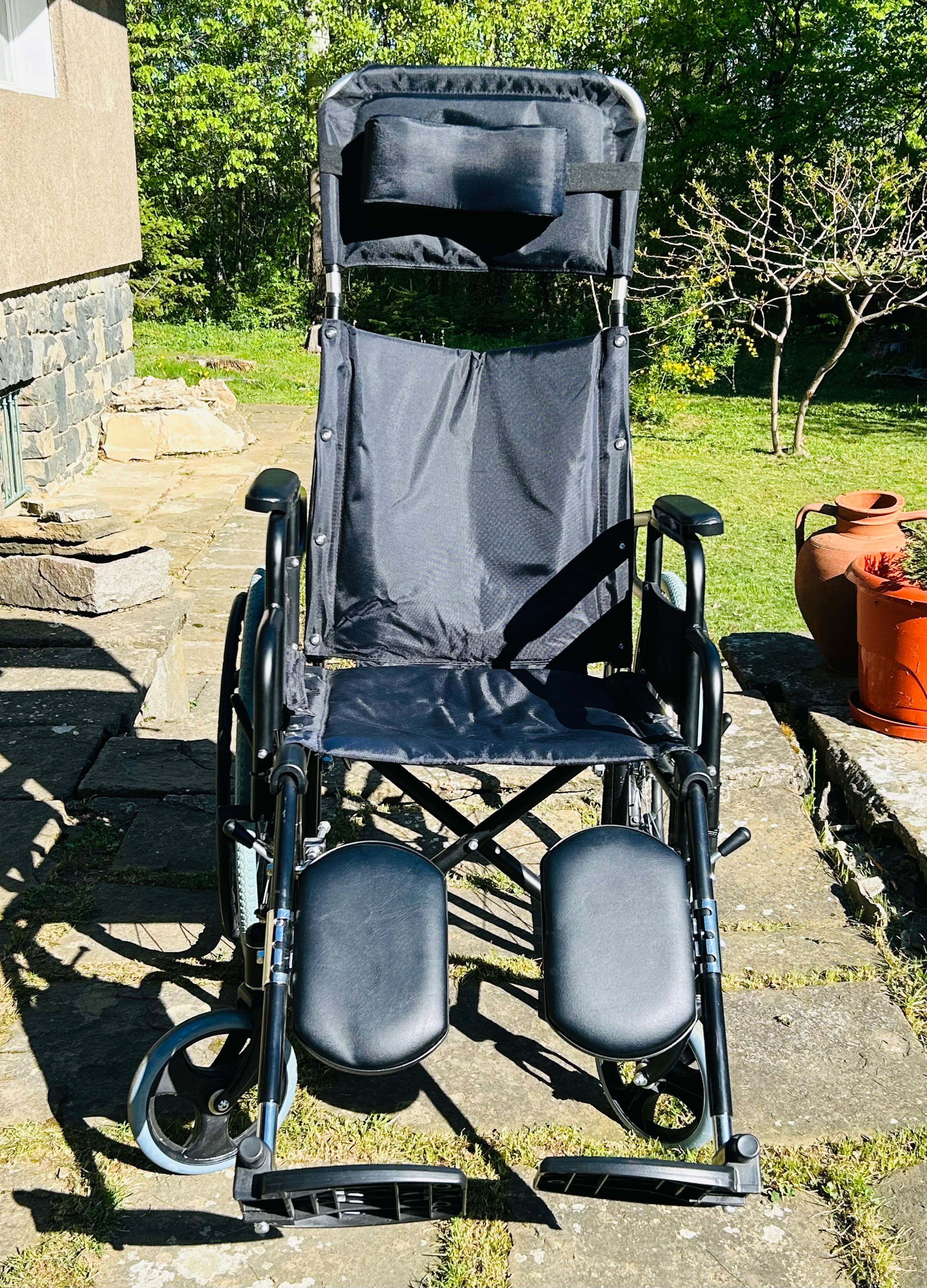 Инвалидна количка с падащ гръб, тип легло