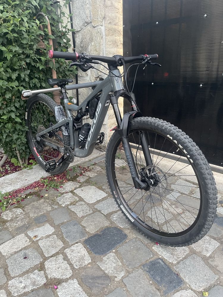 Vând Focus Thron impecabil