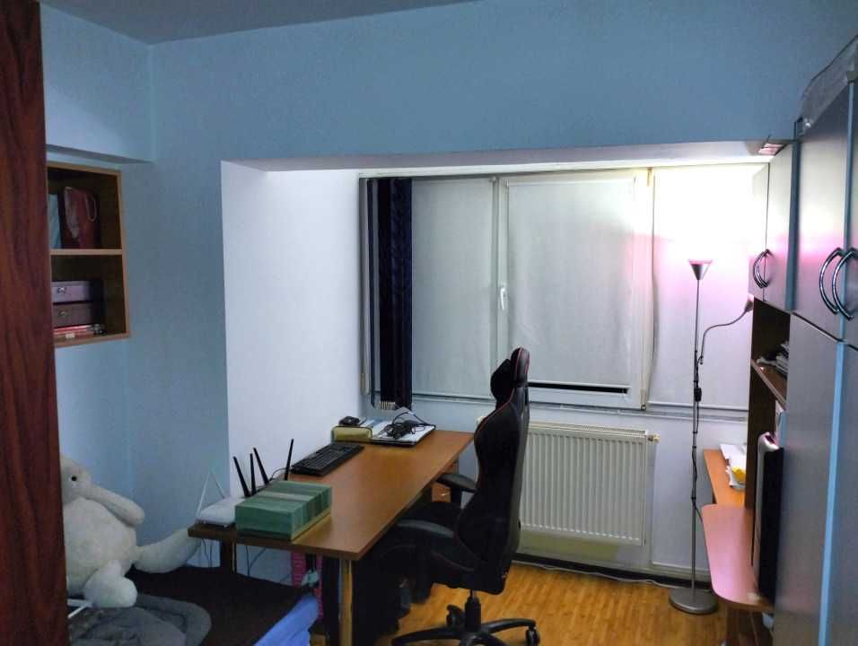 Apartament de vanzare 4 camere zona Valea Aurie