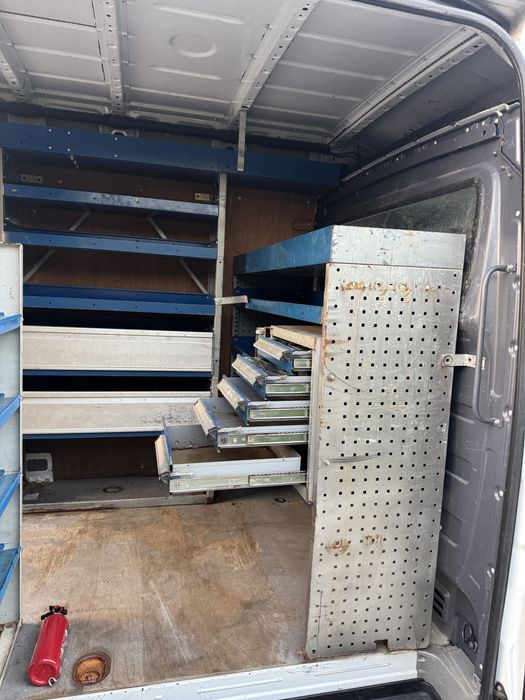 Vand rafturi metalice pentru dube / autorutilitare