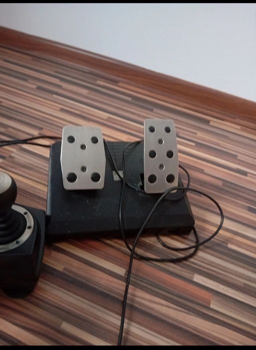 Vând volan cu pedale, gaming series.