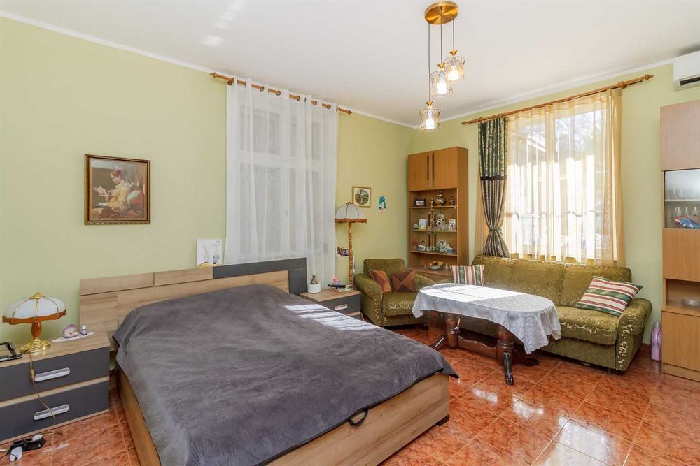 Тристаен апартамент в Центъра