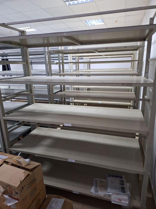 Продам стеллажи в отличном состоянии