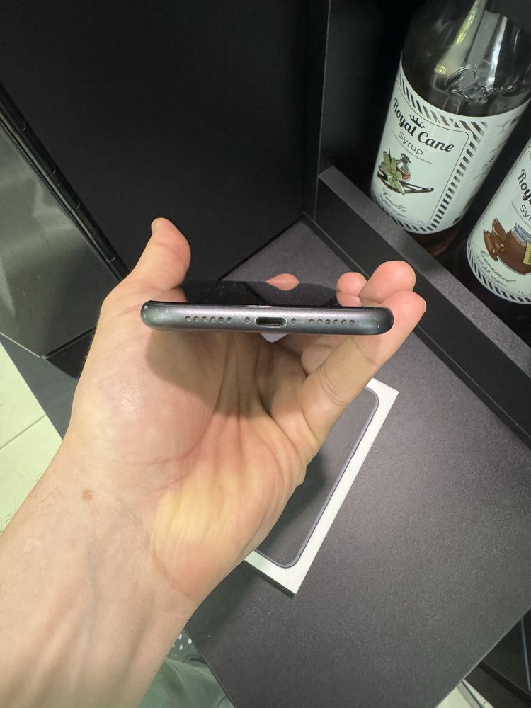 Iphone 11 128 гигов/82 акб