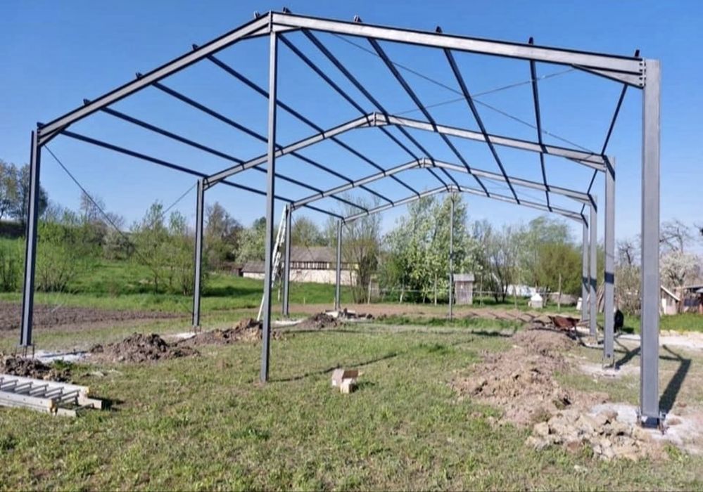 Vând hală metalică 12 metri lățime 14 metri lungimea cu 4 m