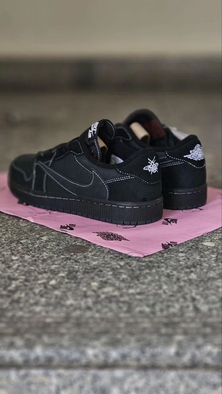 Налични Air Jordan 1 Low x Travis Scott мъжки обвуки