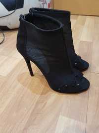 Pantofi Bershka masura 38