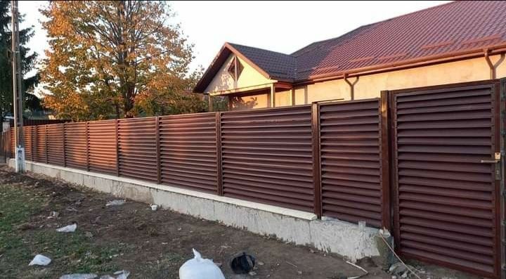 Construim garduri și porți stil jaluzea șipcă metalică tablă cutată
