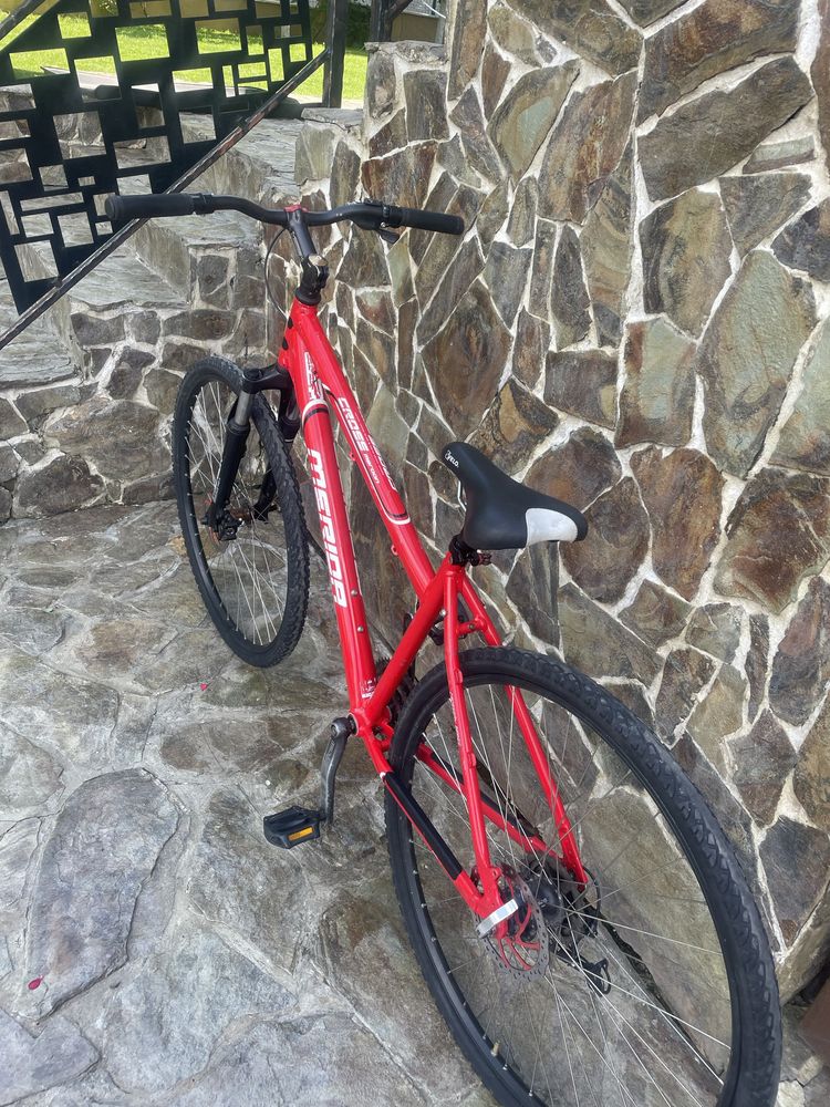 Dezmembrez  bicicleta merida cross cu roti pe 28