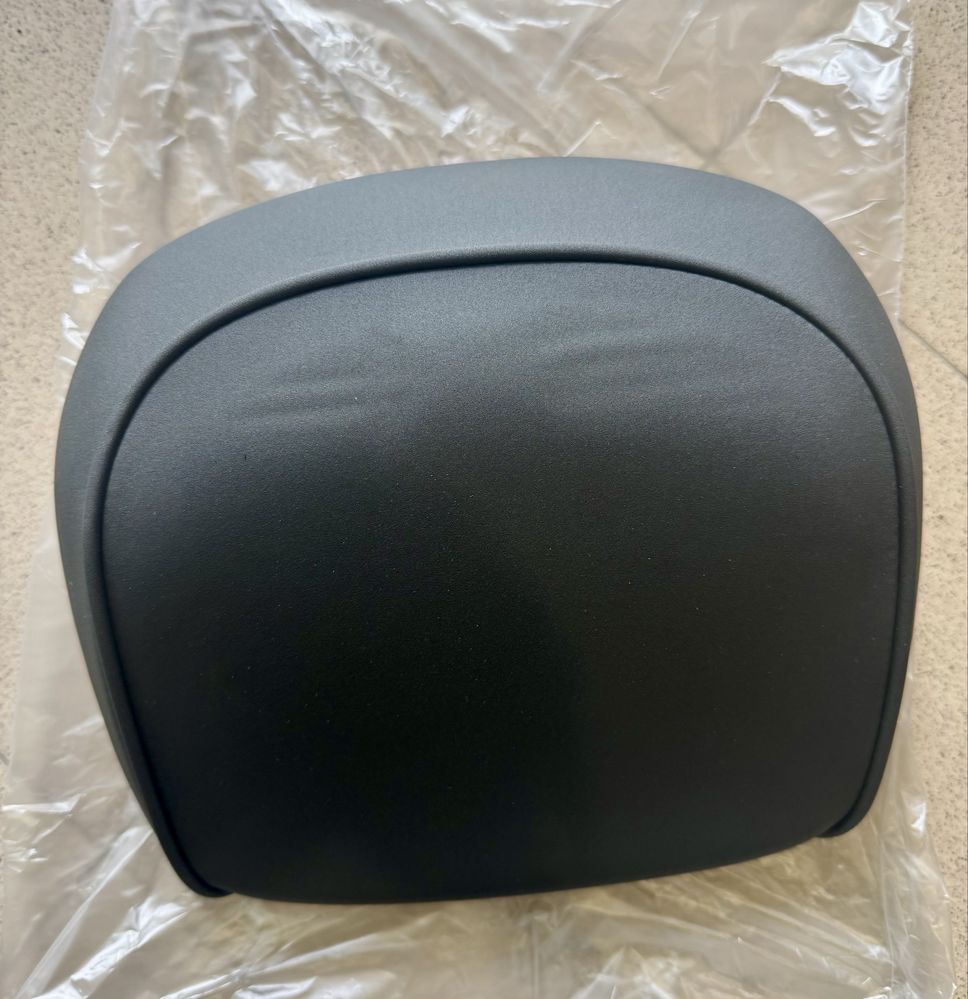 Продавам чисто нова облегалка за куфар / top box за Vespa GTS