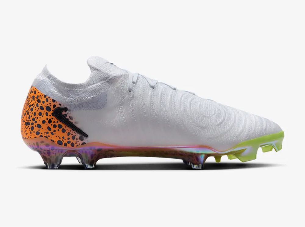 Футболни бутонки Nike Phantom