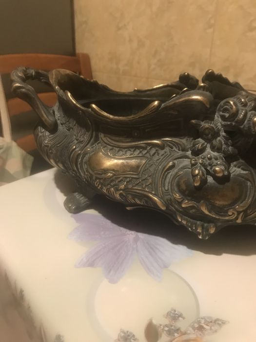 Jardiniera din bronz