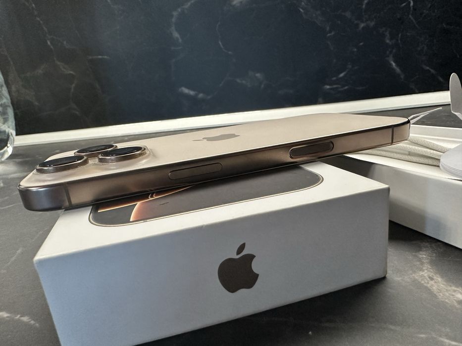 Iphone 16 pro, 256GB, в гаранция