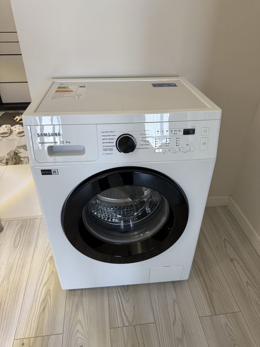 Стиральная машина почти новая работает 100%