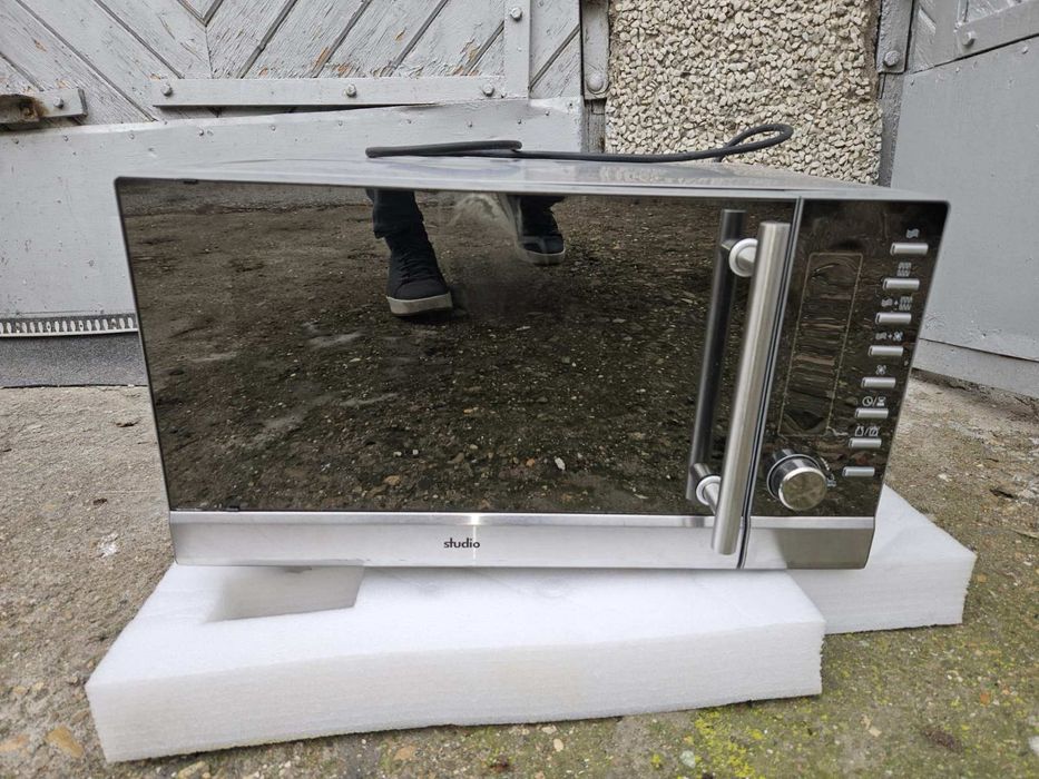 Микровълнова Studio  – като нова, с грил