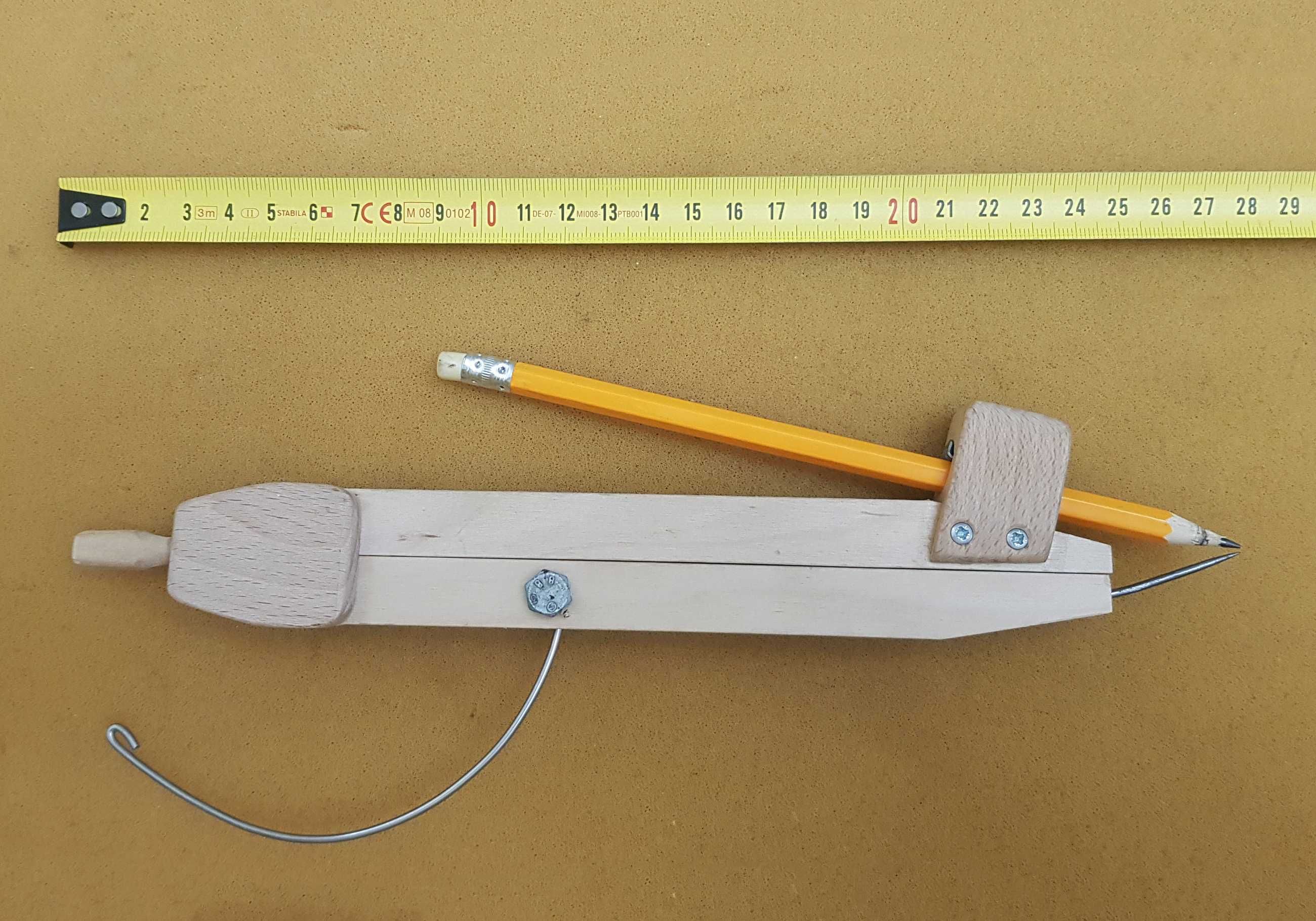 Compas Artizanal Mare din Lemn + Creion cu Radiera