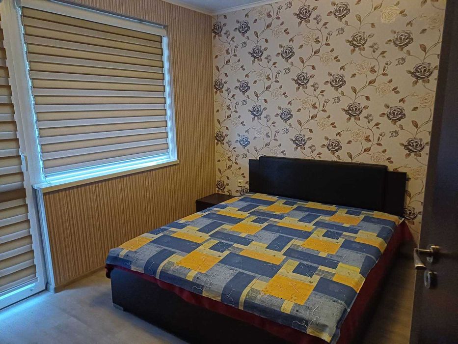 Отдава под наем тристаен апартамент