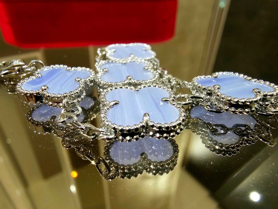 Van Cleef & Arpels VCA Silver Chalcedony 5 Alhambra Дамска Гривна