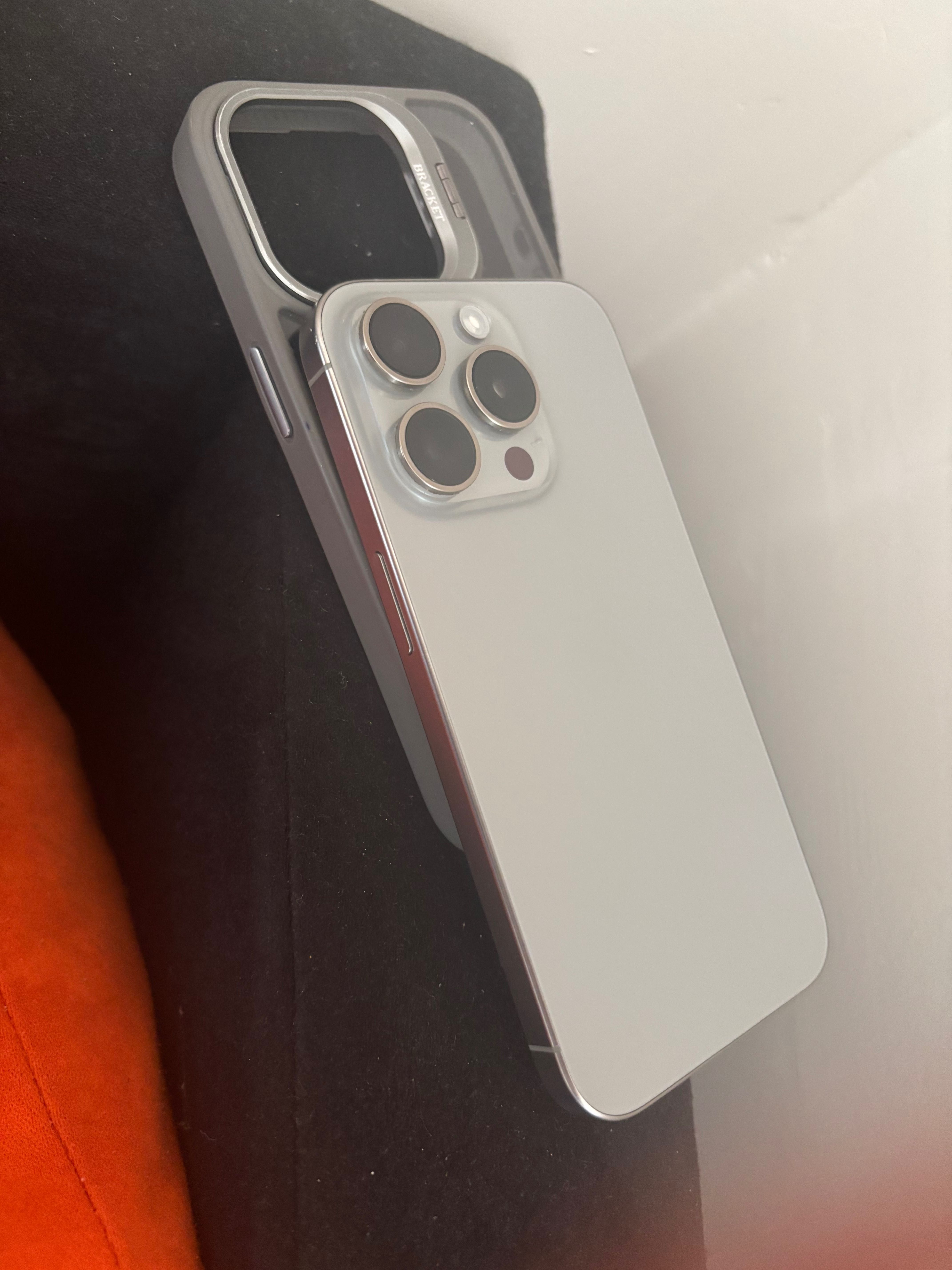 iPhone 15 pro Silver