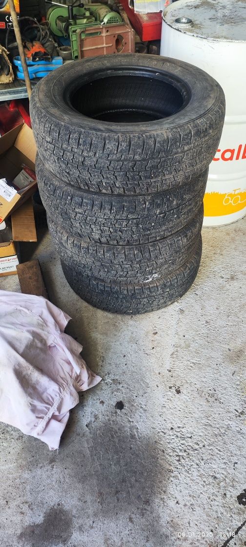 4 броя бусови гуми 215/65/15 104/102/T