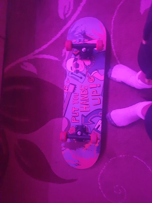 Vând skatebord race