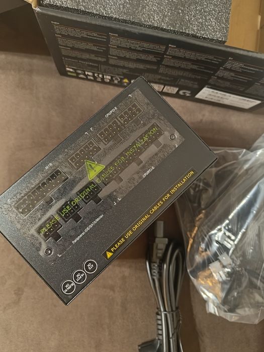 Захранване Gigabyte 750W