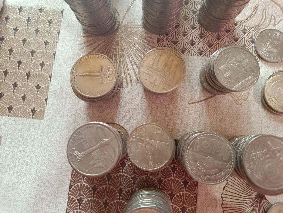 Продам российские рубли монеты