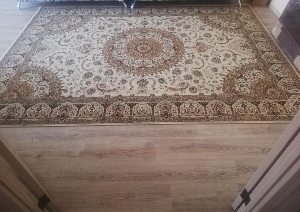 Продам ковёр. После химчистки 2,5*3,5 Турция. Очень красивый орнамент