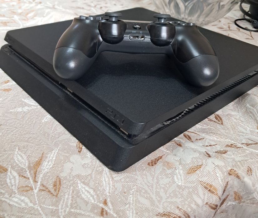 Playstation 4 slim