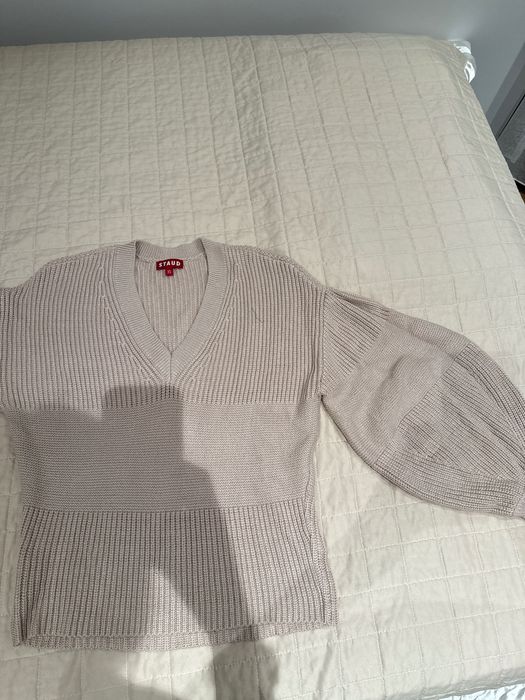 Дамски бежов пуловер