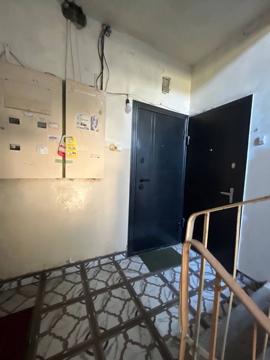 Продается квартира однокомнатная переделанная в двух комнатную