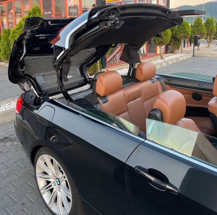 BMW 320i Cabrio.