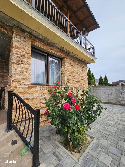 VILA DE VANZARE BACAU  P+E+M (de locuit si birou , clinica, notarriat,