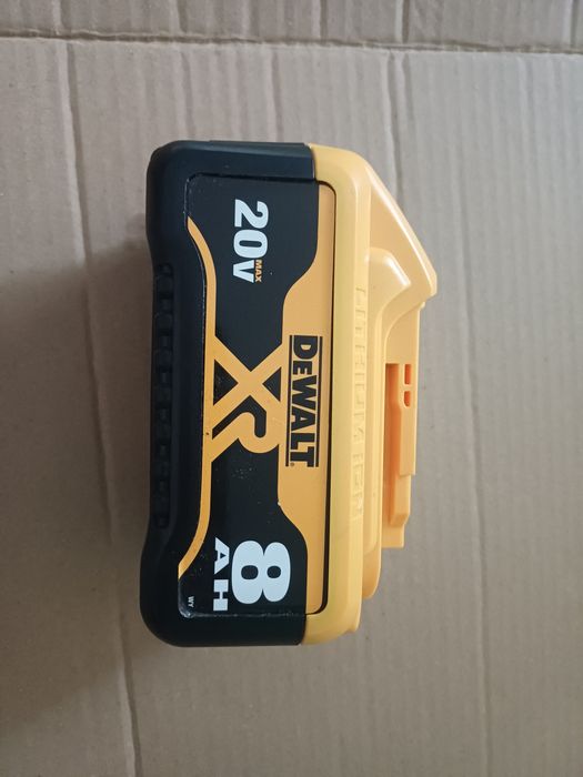 Baterie Dewalt 18v 8A cu descarcare mare de curent
Este noua
Pret Fix