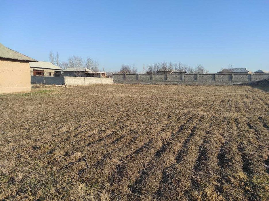 5 xonali uy hovlisi bilan, tamirtalab