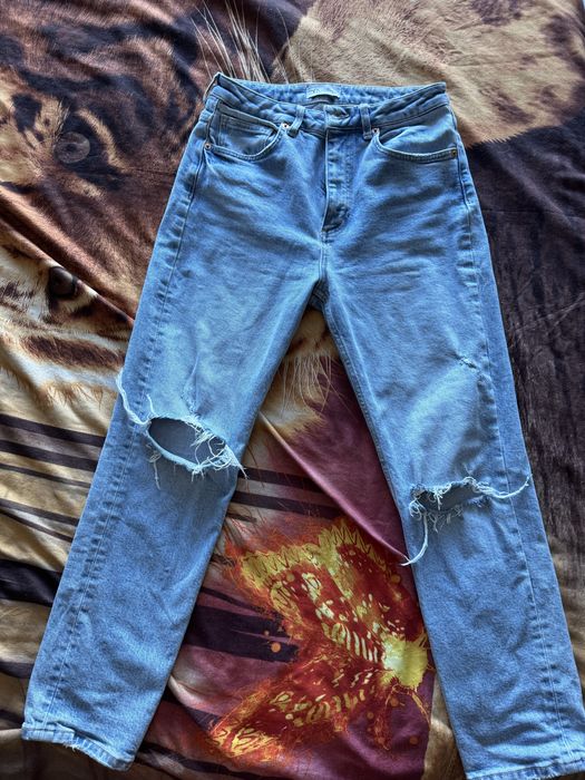 Дънки Zara със скъсани фабрични участъци