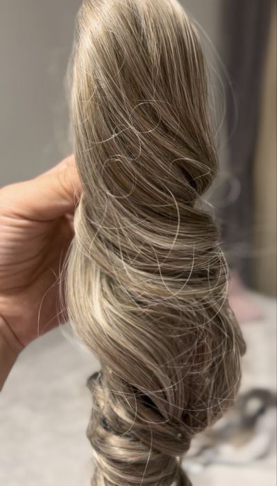 Заколка-шиньон новая, в очень красивом цвете. Заколка очень крепкая.