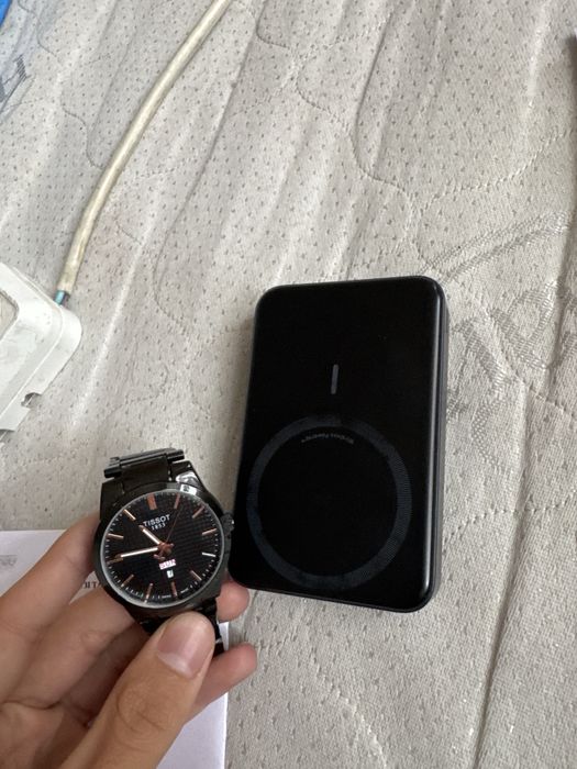 Анкер повер банк и часы