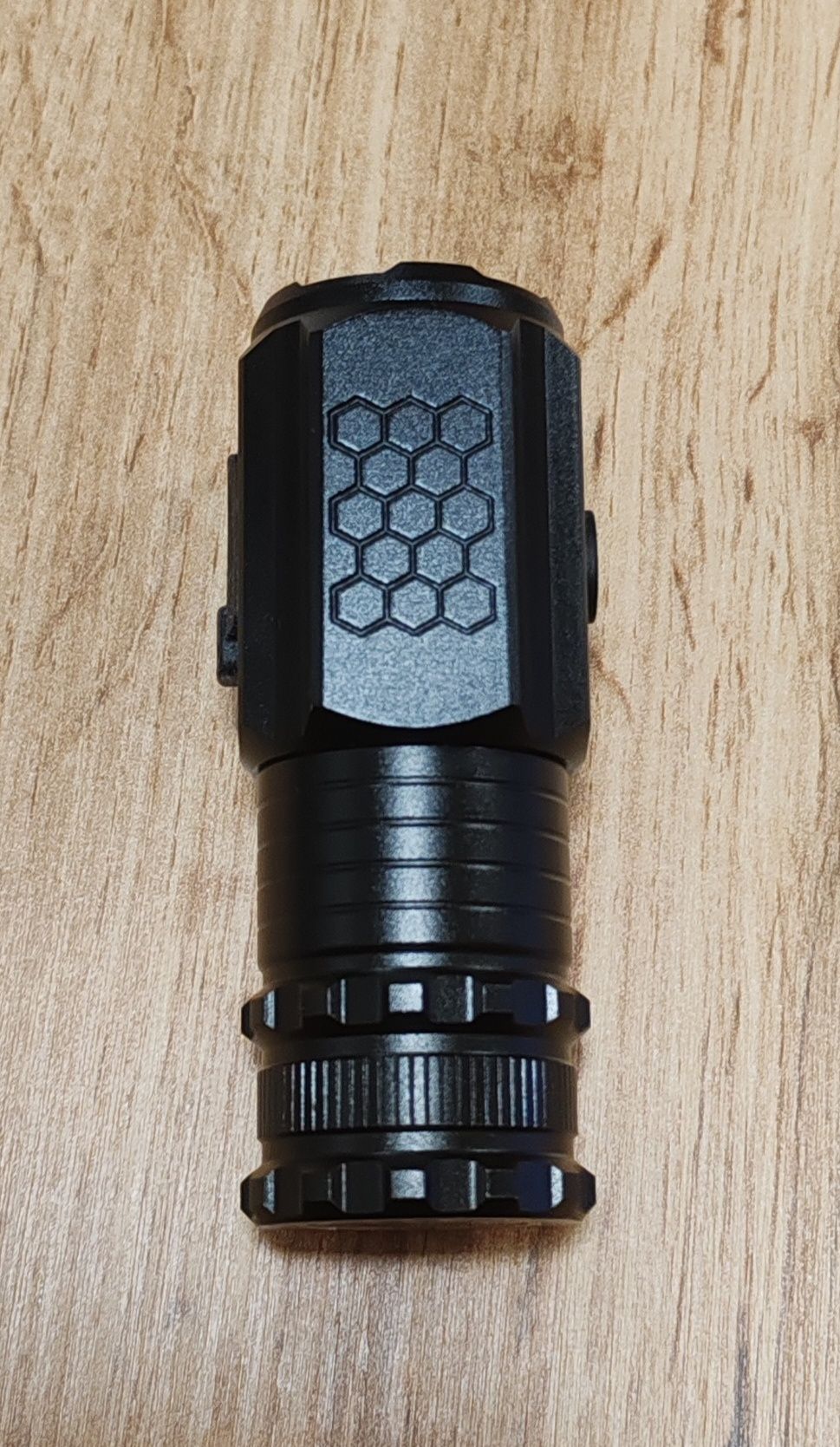 LED компактно фенерче, метално, черно