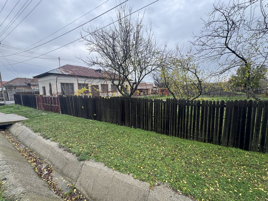 Vând casă in Olt,comuna Pîrșcoveni sat Olari